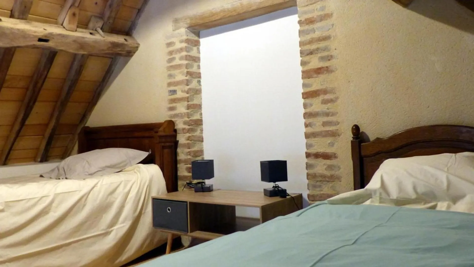 Holiday home Ferme Restauree 19Eme Siecle, Gite Independant Avec Etang, Proche Du Circuit De Lurcy-Levis - Fr-1-489-392