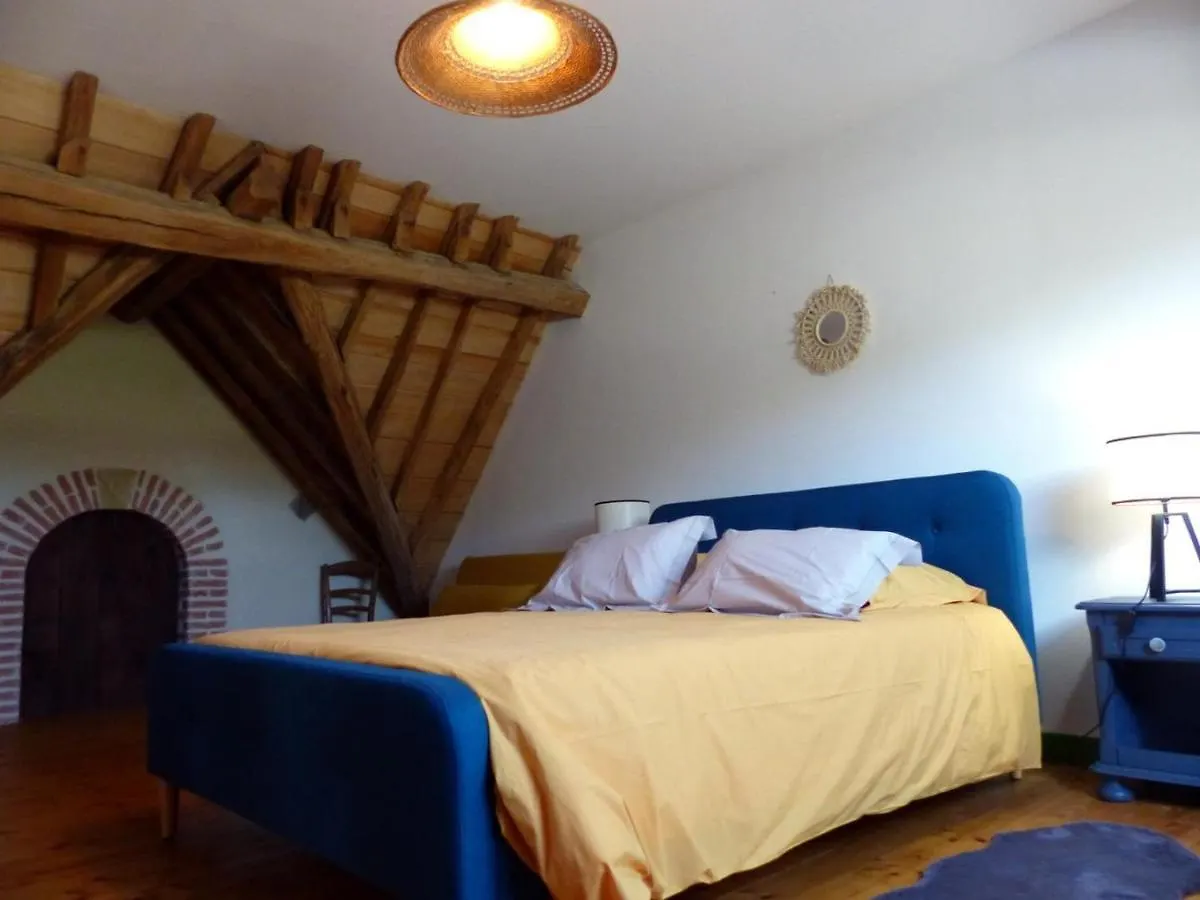 Holiday home Ferme Restauree 19Eme Siecle, Gite Independant Avec Etang, Proche Du Circuit De Lurcy-Levis - Fr-1-489-392