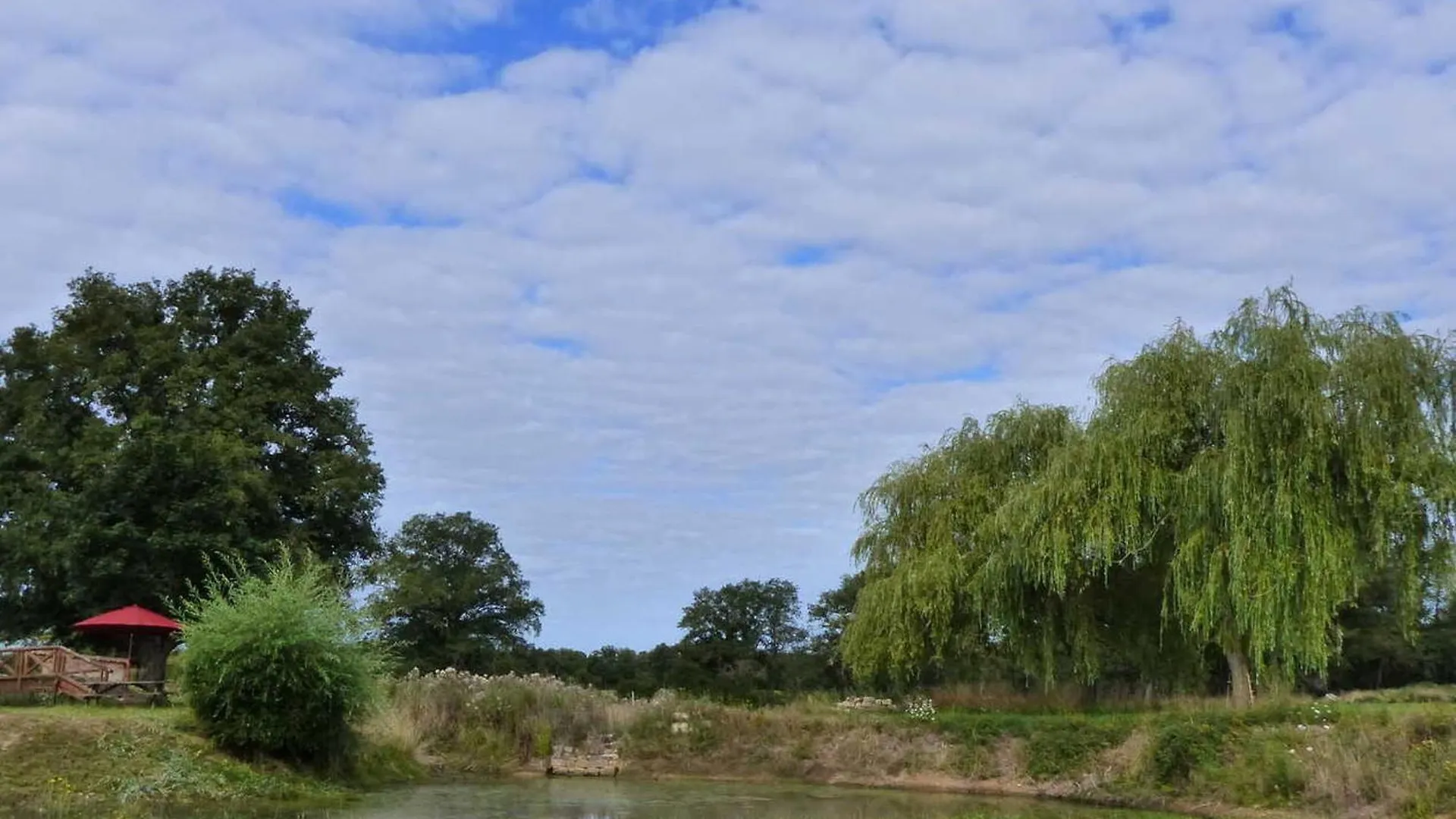 Ferme Restauree 19Eme Siecle, Gite Independant Avec Etang, Proche Du Circuit De Lurcy-Levis - Fr-1-489-392 location
